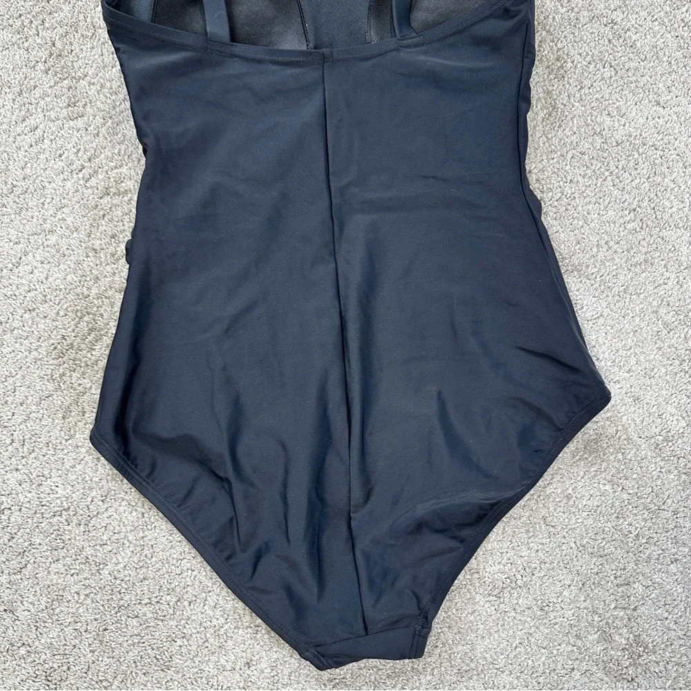 Speedo Women’s One-Piece V-Neck Swimsuit Wide Shoulder Straps in Black 10